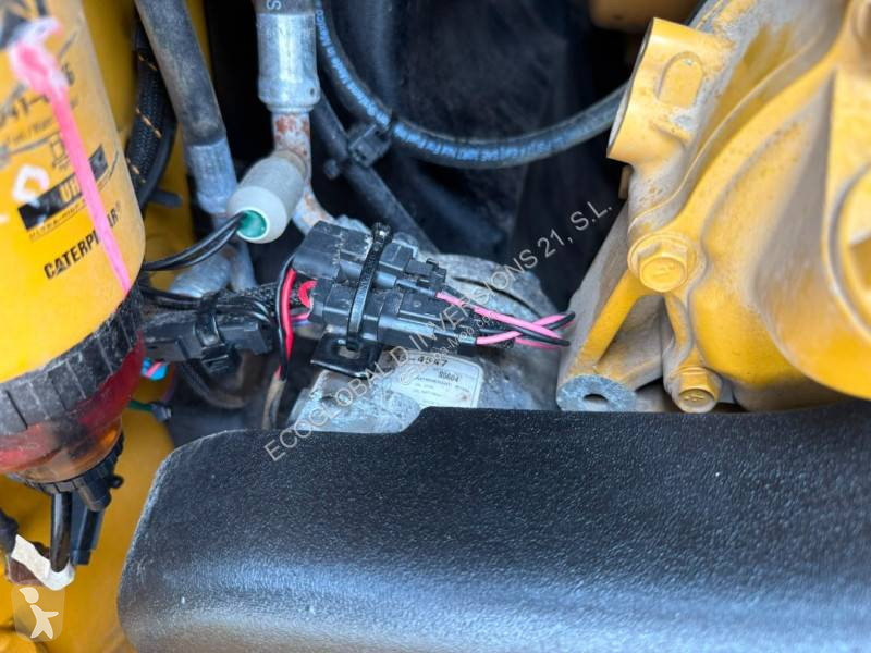 Фронтальный погрузчик Caterpillar 3