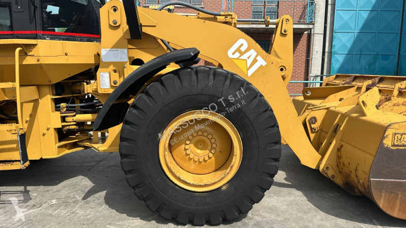 Навантажувач Caterpillar