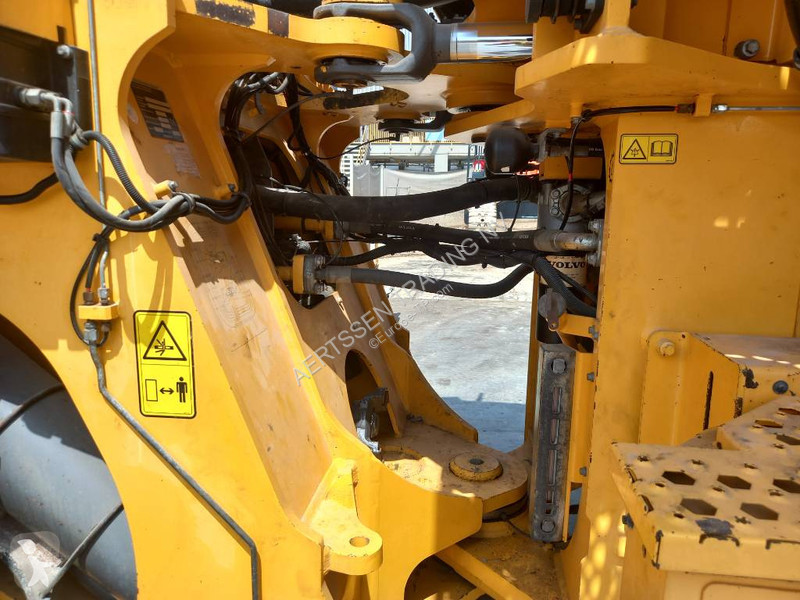 مُحمّلة Volvo L350H (EXW - Abu Dhabi)