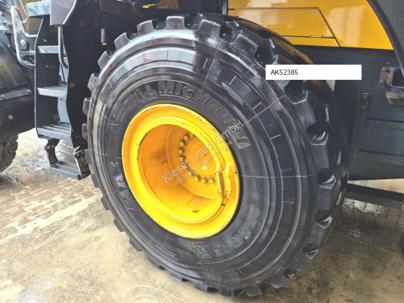 Lastare Komatsu 8