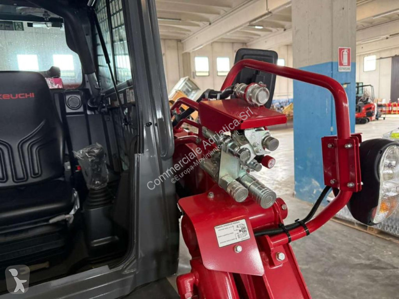 Chargeuse Takeuchi TL12V2