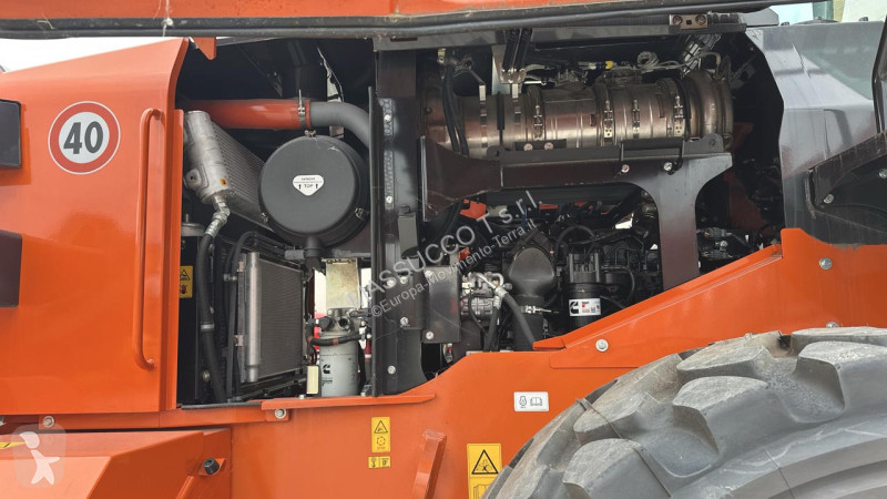 Chargeuse Hitachi 7