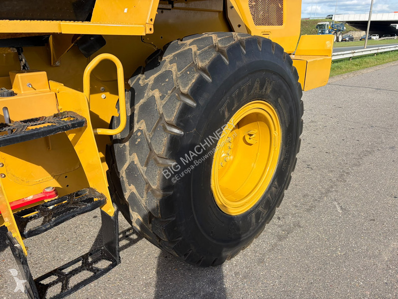 Chargeuse Caterpillar M