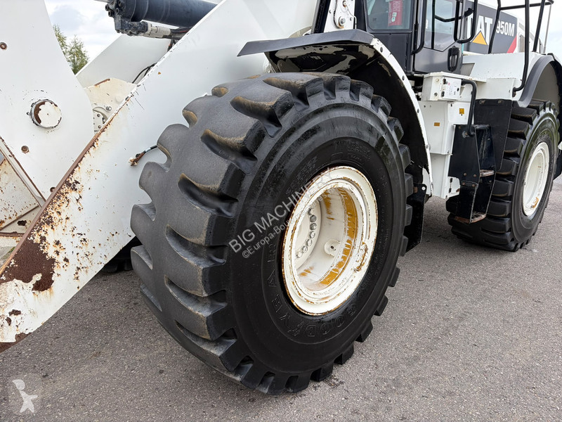 Chargeuse Caterpillar M