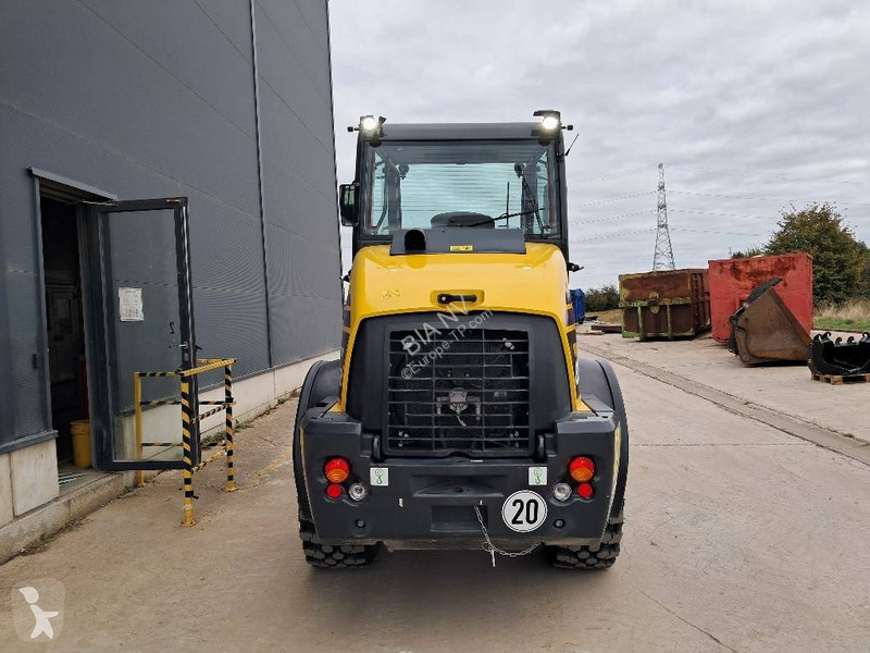 مُحمّلة Komatsu WA80M-8E0
