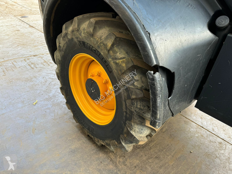 Pala Komatsu WA100M-8EO - New Tires