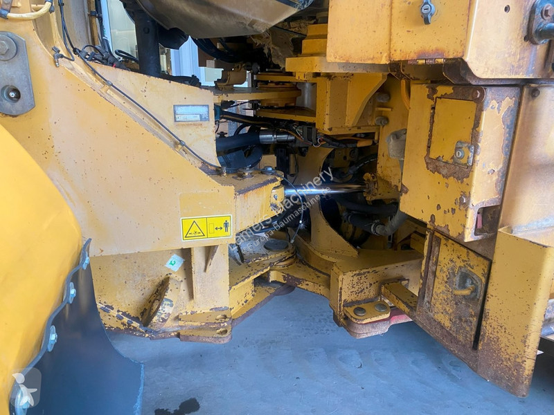 Shovel Caterpillar NVT