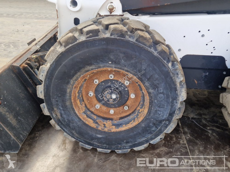 Shovel Bobcat S740