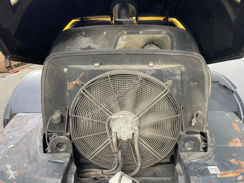 Shovel Komatsu WA100