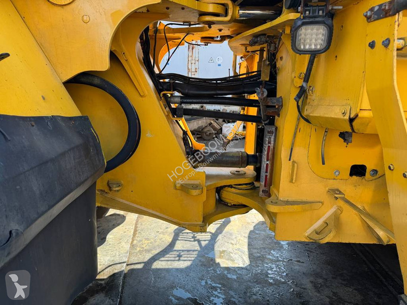 Shovel Volvo L 220 H ( WITH EW TYRES )
