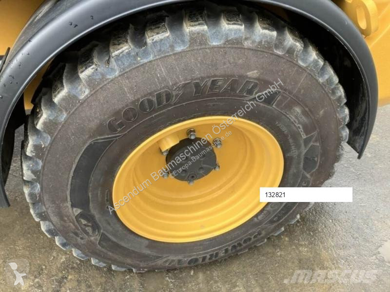 Nakladač Volvo JL20H