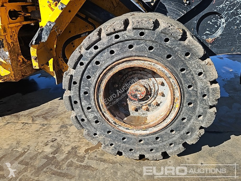 Nakladač JCB 437HT