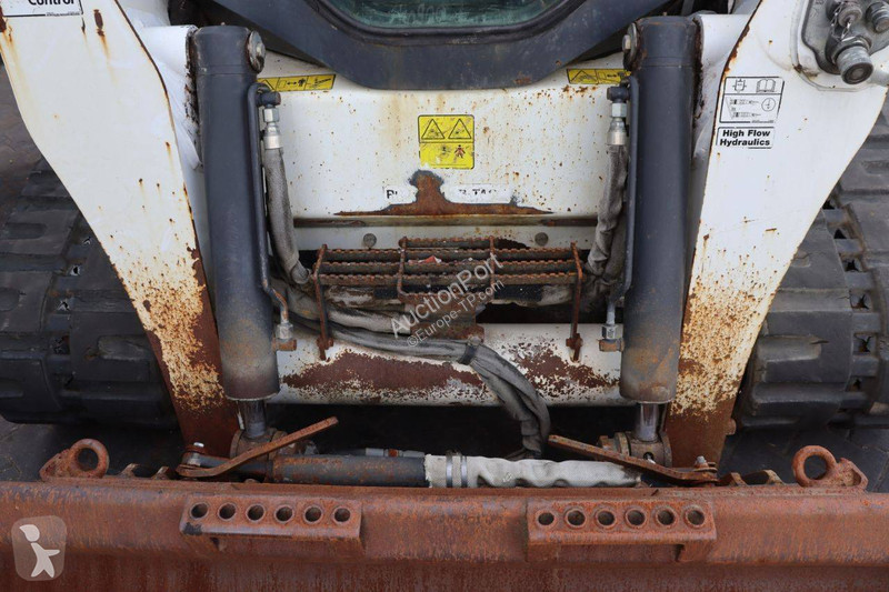 Shovel Bobcat