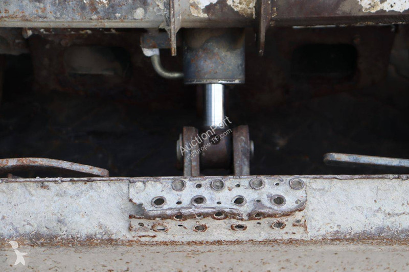 Shovel Bobcat