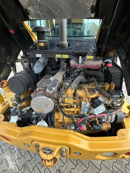 Nakladač Caterpillar 907 M