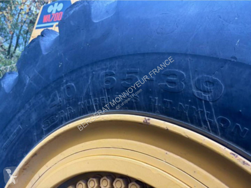Товарач Komatsu WA700