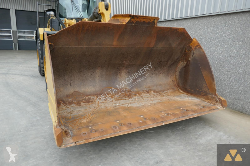 Nakladač Caterpillar 972M