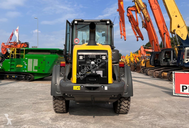Фронтальный погрузчик New Holland D