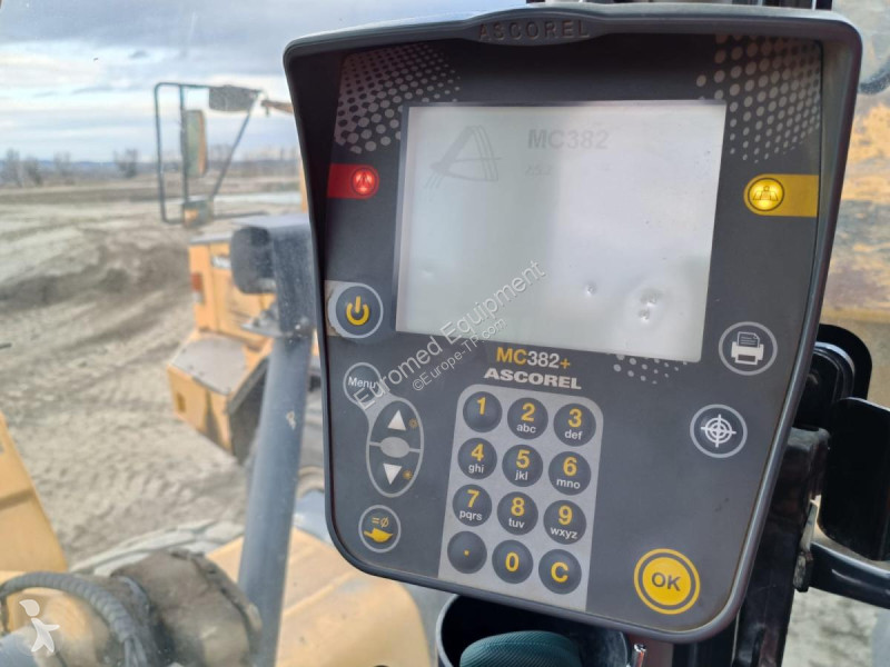 Nakladač Komatsu 7