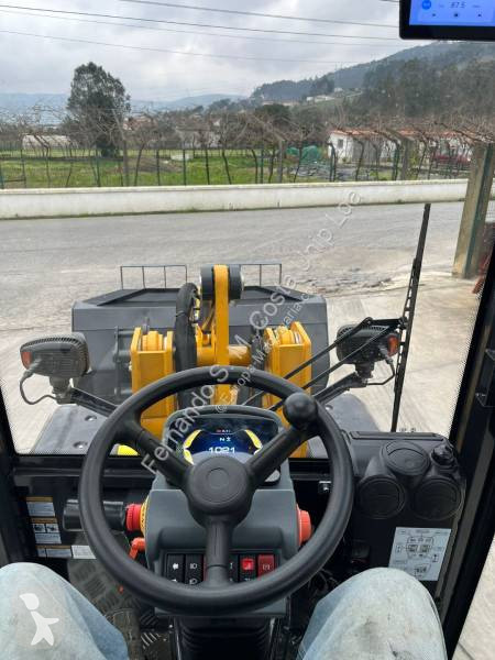 Фронтальный погрузчик Kubota H220 0.5m3