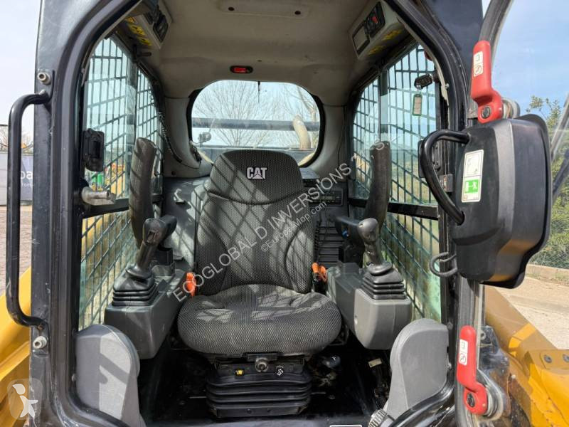 Nakladač Caterpillar 3 XE