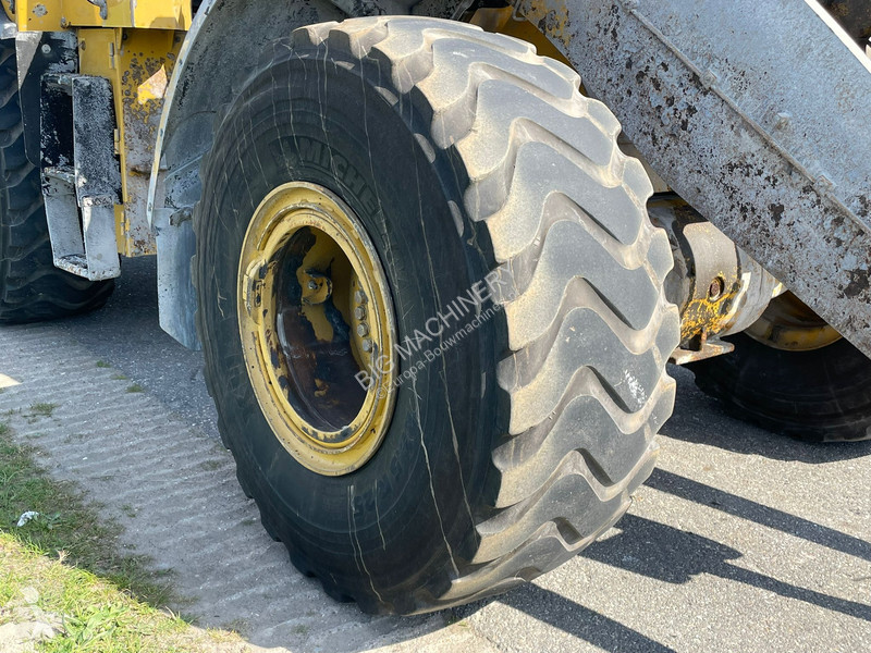 Chargeuse Caterpillar M
