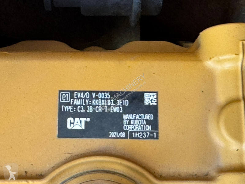 Nakladač Caterpillar M