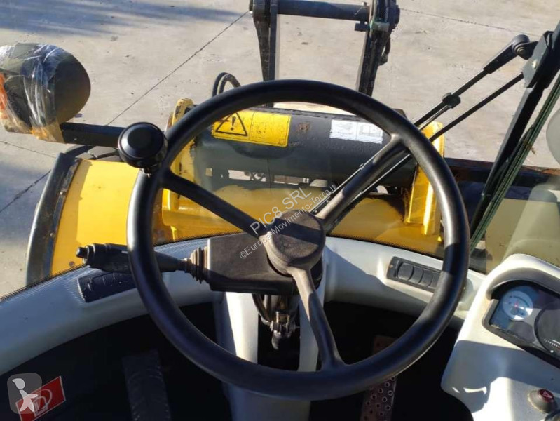 Фронтальный погрузчик New Holland TC