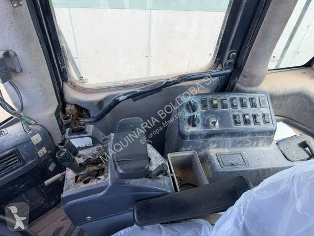 Nakladač Komatsu 4705H