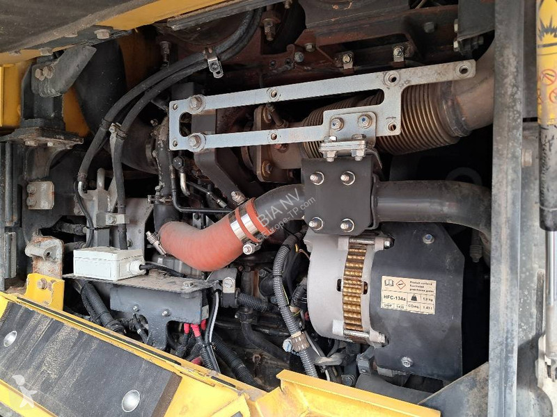 مُحمّلة Komatsu 8