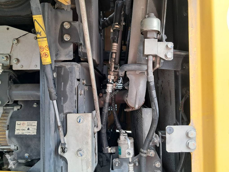 مُحمّلة Komatsu 8 High Lift