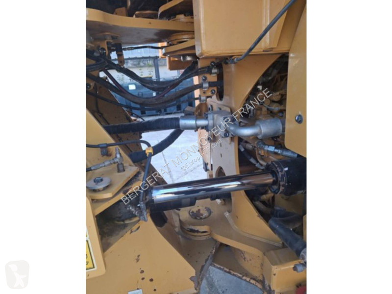 Nakladač Caterpillar 972M