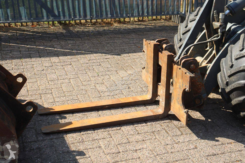 Nakladač Giant V452T