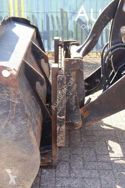 Nakladač JCB T4