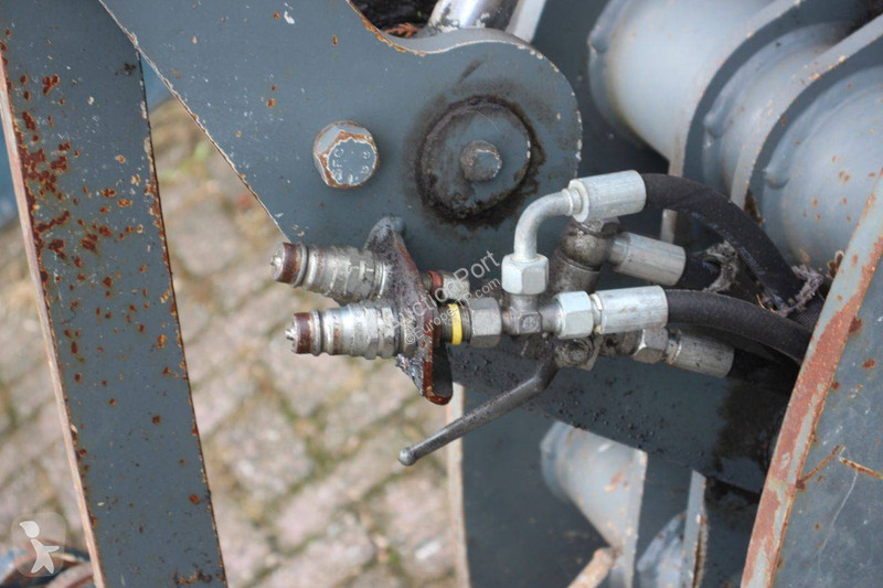 Nakladač Giant V452T