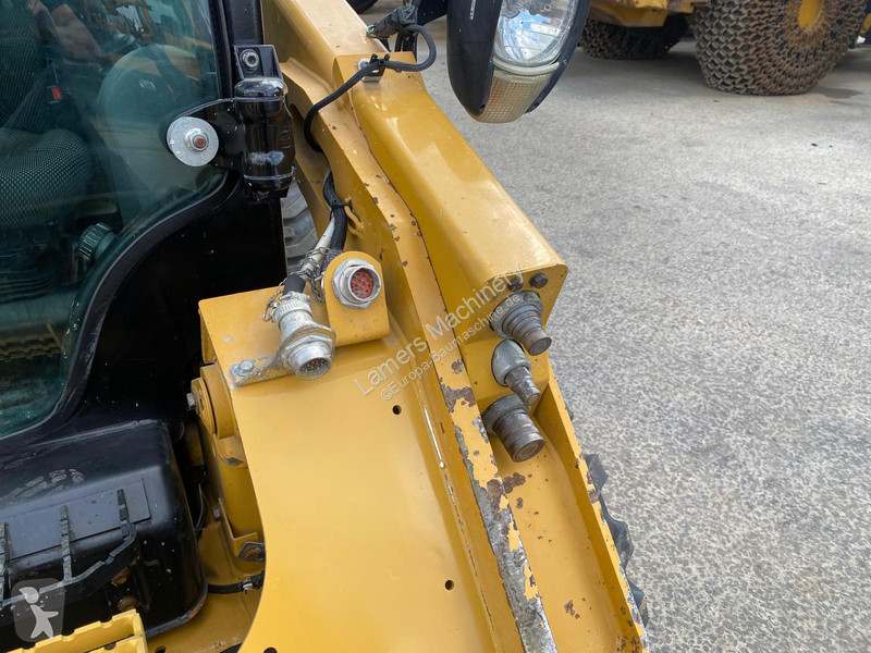 Nakladač Caterpillar D3 .