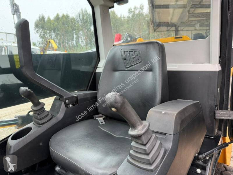 Nakladač JCB 155