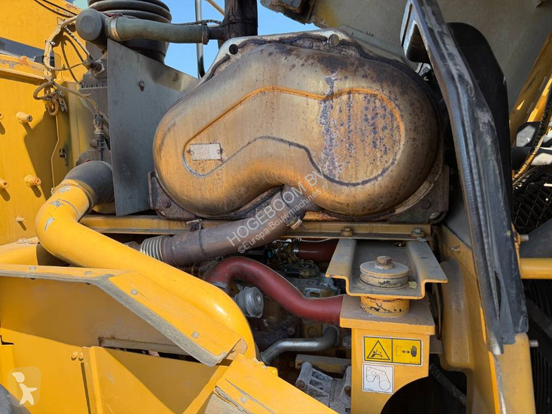 Nakladač Caterpillar M