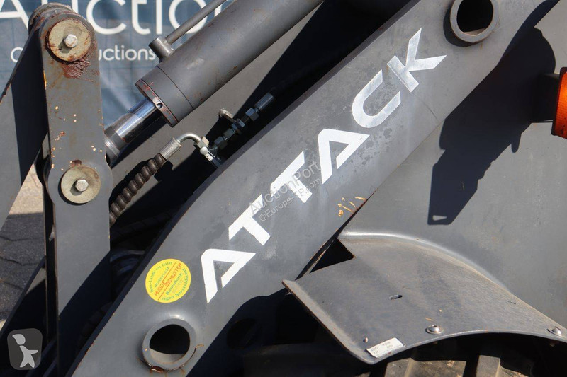 Nakladač Attack 1230