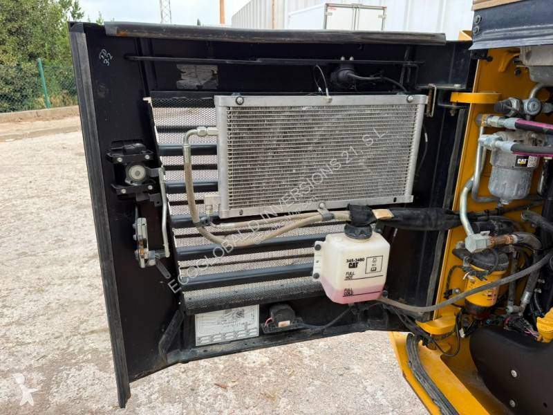 Фронтальный погрузчик Caterpillar 3