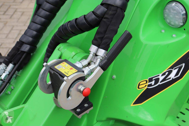 Pala cargadora Avant tecno ME527