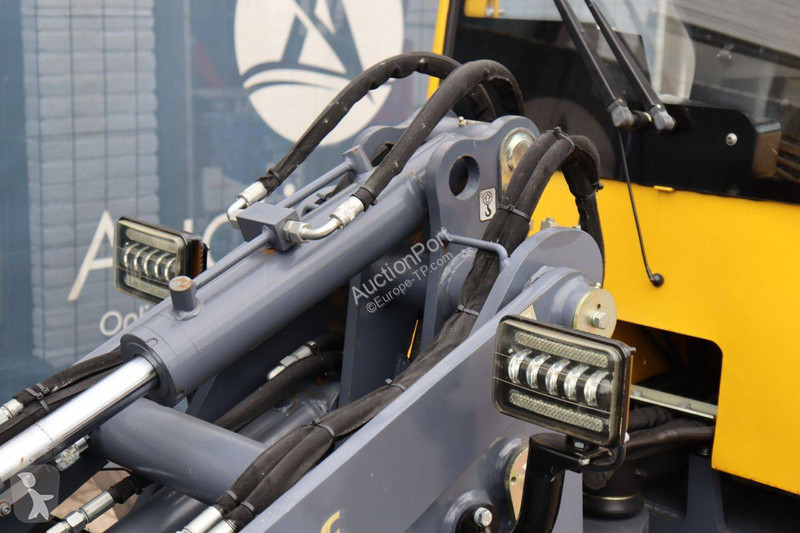 Eurotrac -CIF loader
