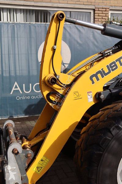 Навантажувач Mustang AL 708