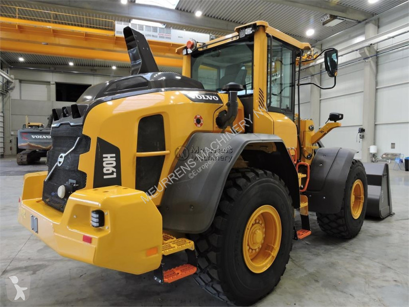 مُحمّلة Volvo New Bucket + Tyres