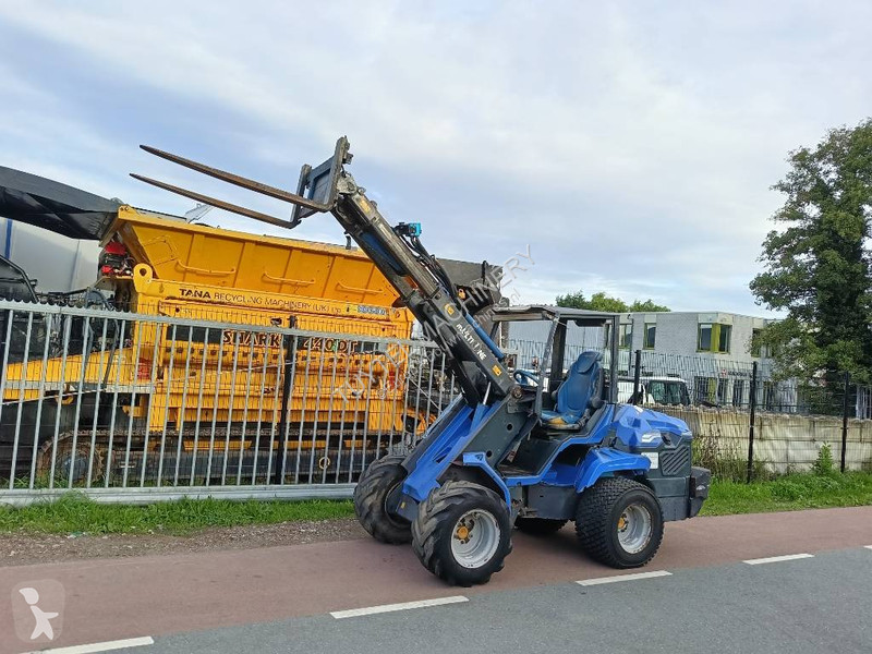 Chargeuse MultiOne 10.8DT minishovel 2140 kg...
