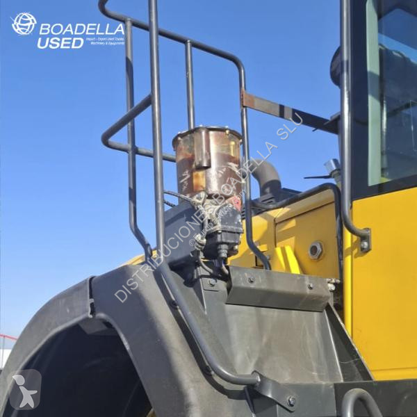 Pá carregadora Komatsu 8E0