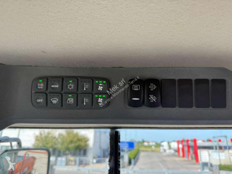 Chargeuse Doosan DL320-7