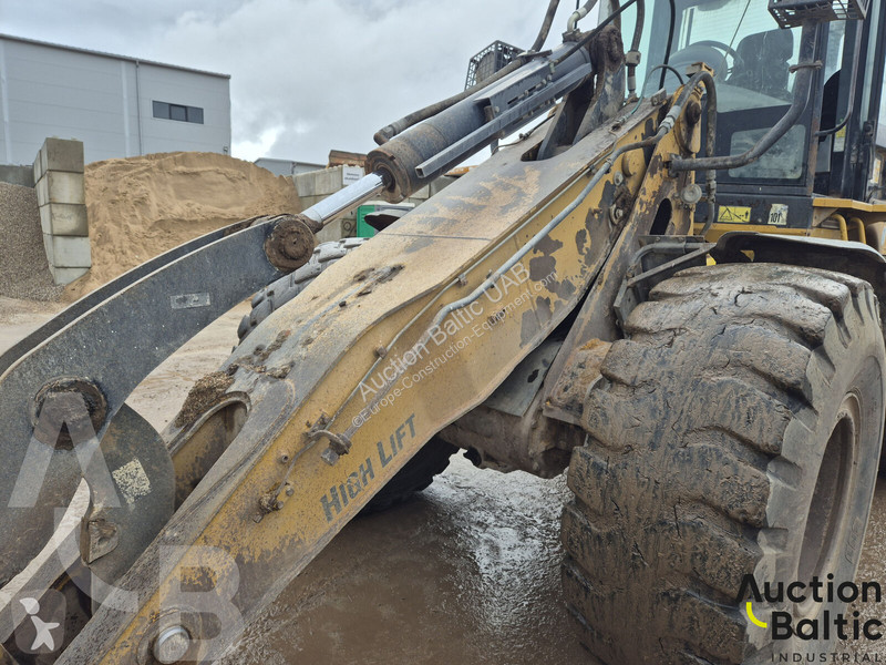 Фронтальный погрузчик Caterpillar