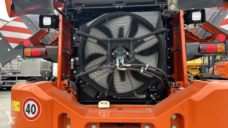 Chargeuse Hitachi 7