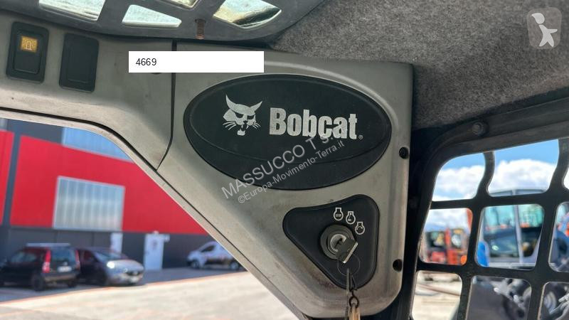 Shovel Bobcat